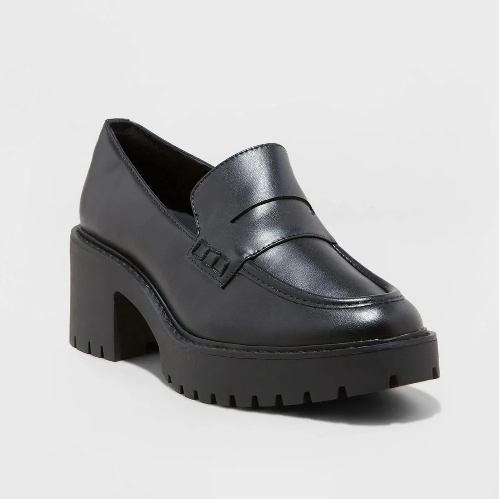Universal Thread Black Chunky Lug Heel Loafers